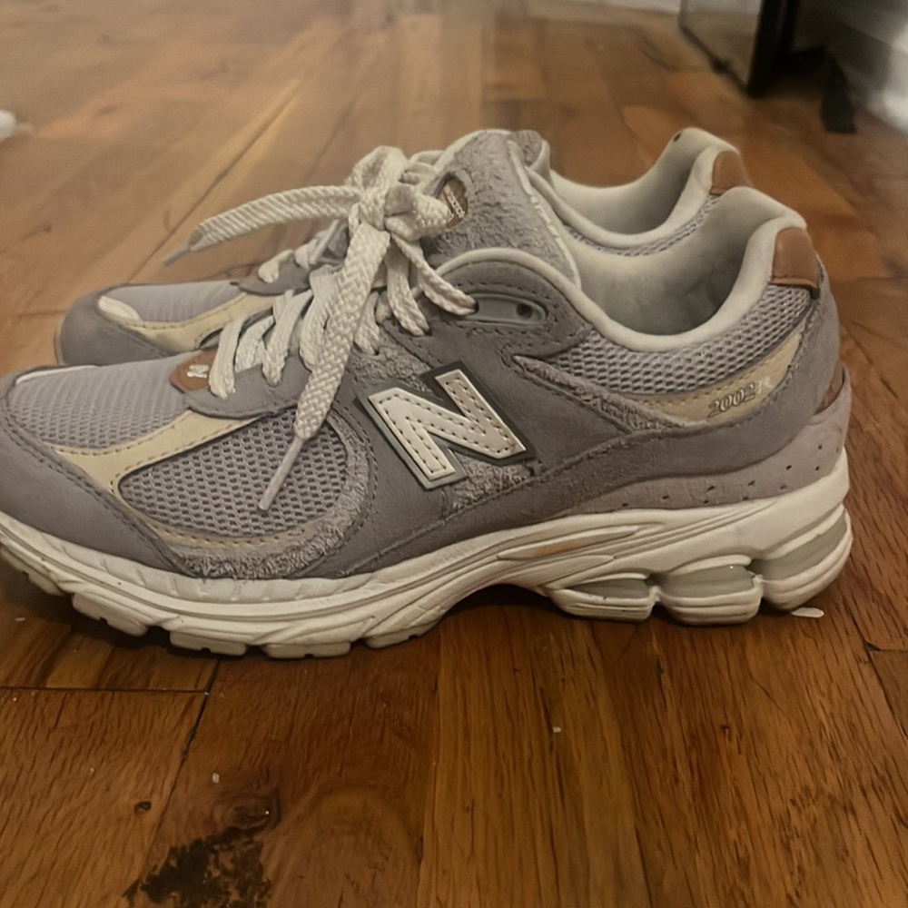 New Balance 2002r View 3